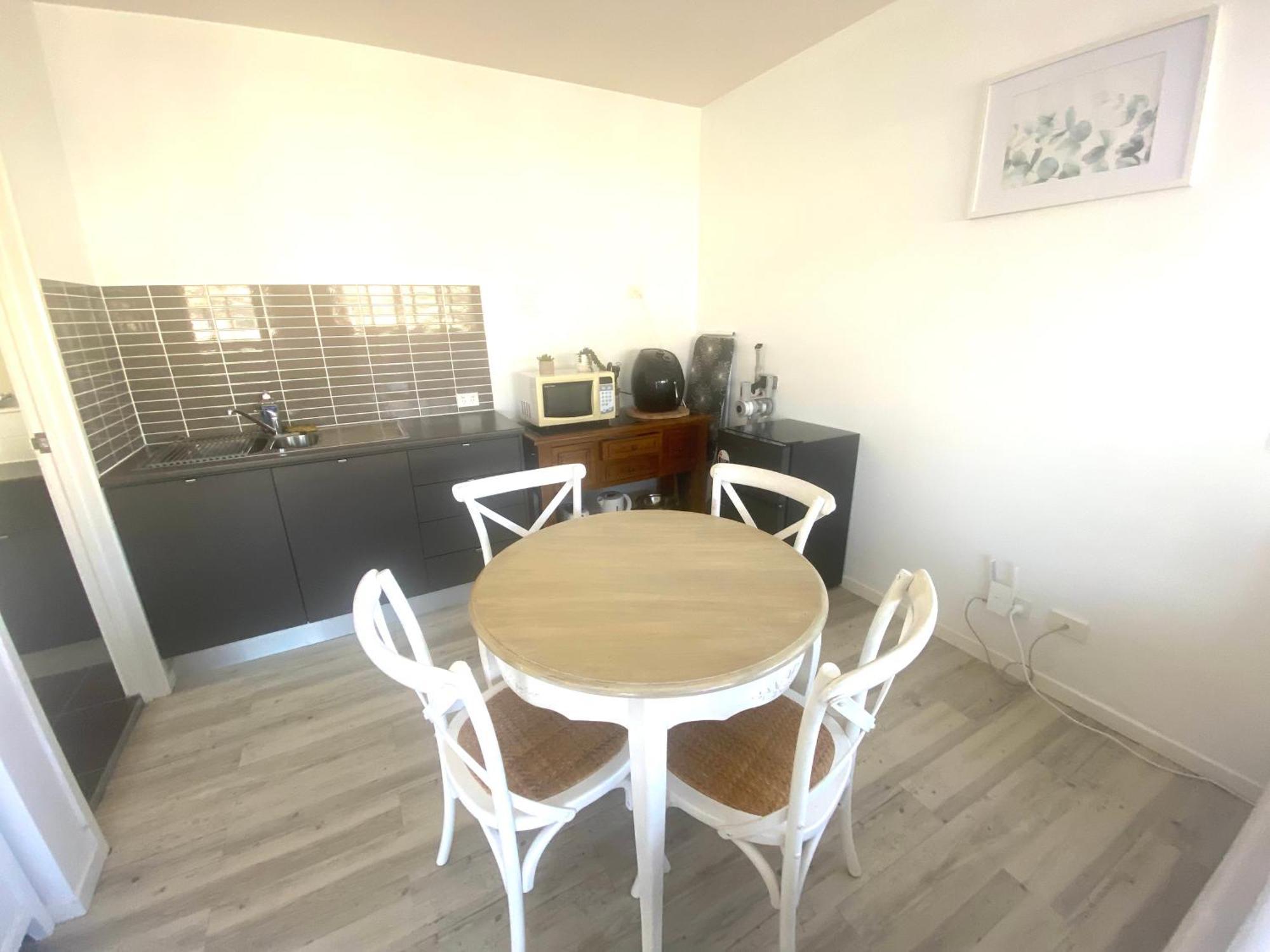 Apartment Self Contained - Sleeps 4