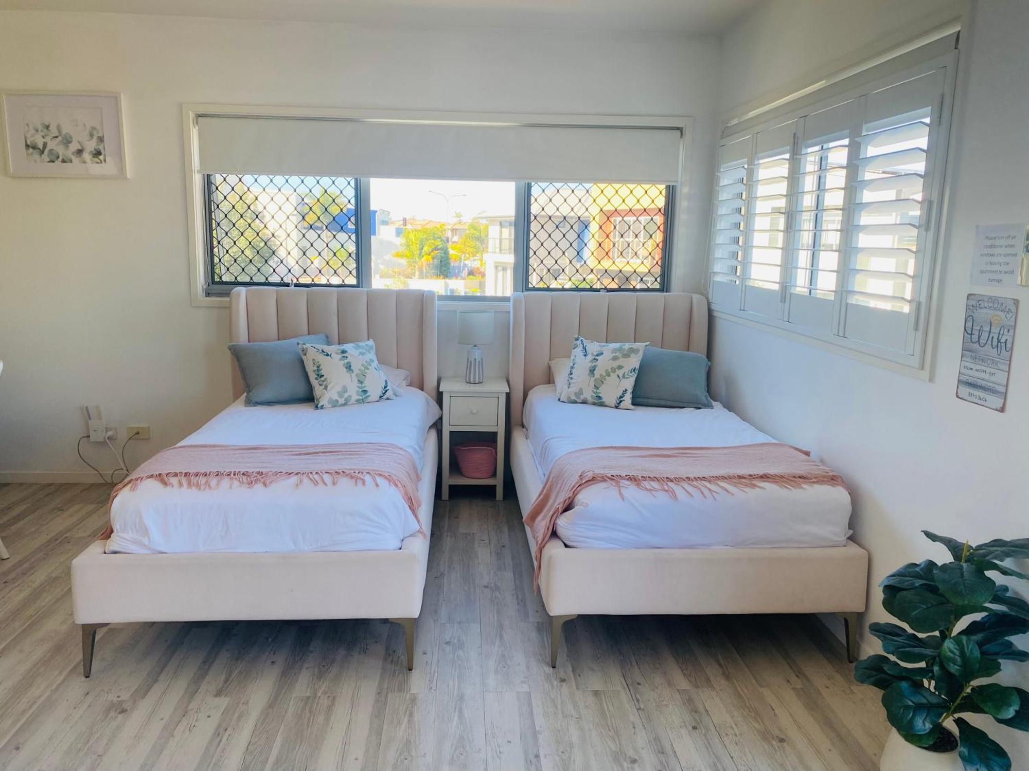 Apartment Self Contained - Sleeps 4 *