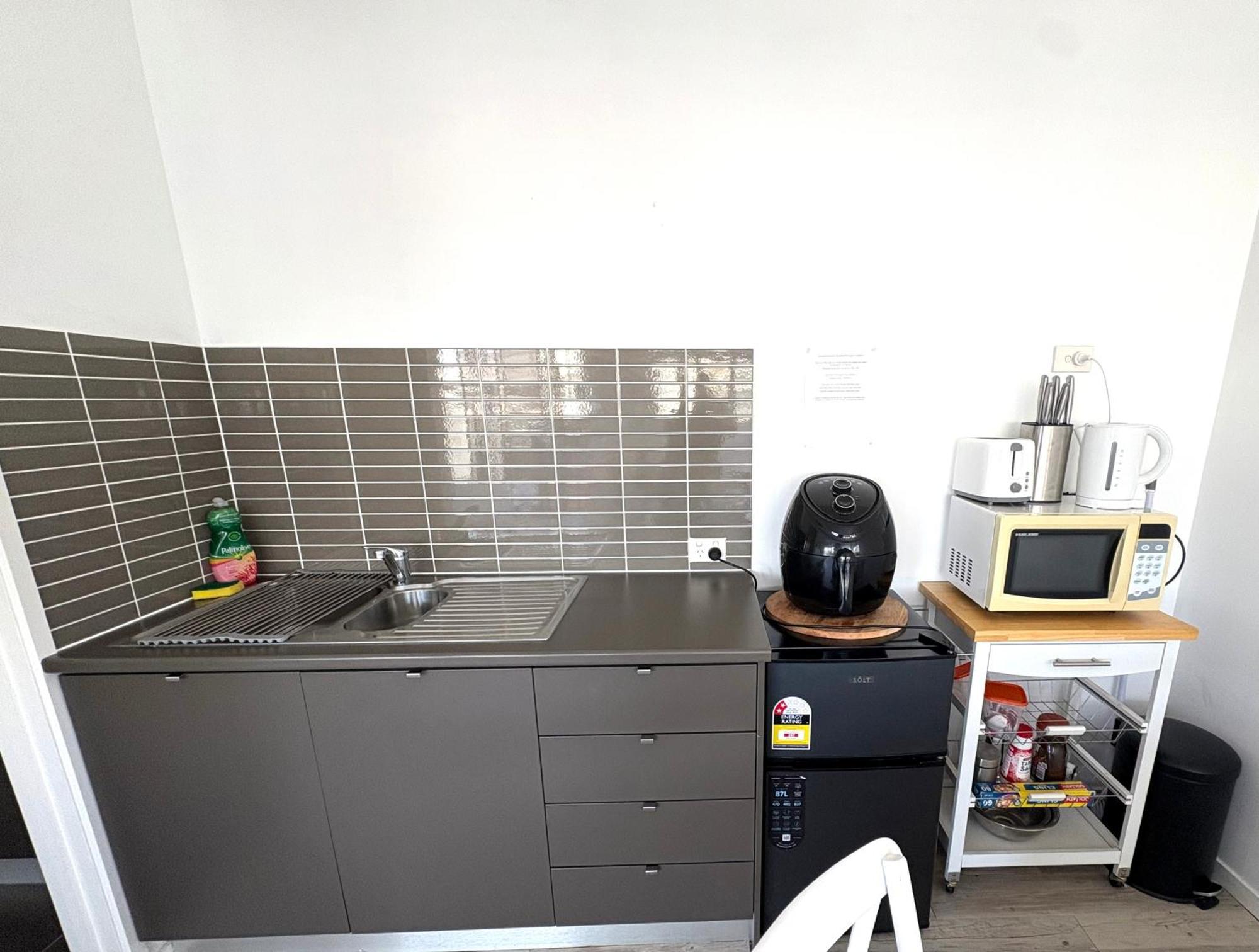 Apartment Self Contained - Sleeps 4 *