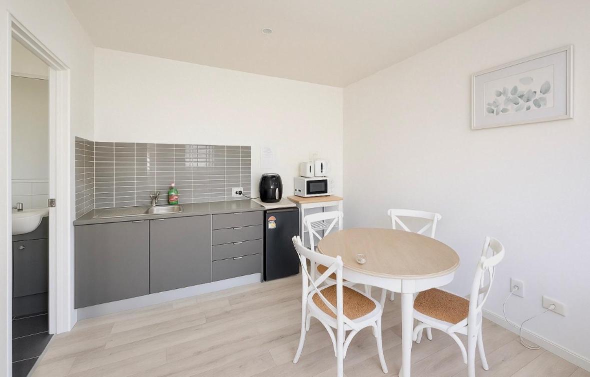 Self Contained Family Friendly - Sleeps 4 *